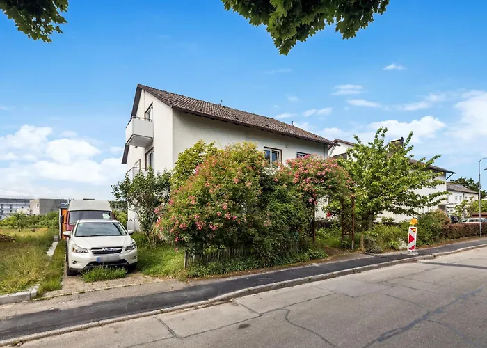 Lägenhet Stylish Oasis With Panoramic View Denzlingen